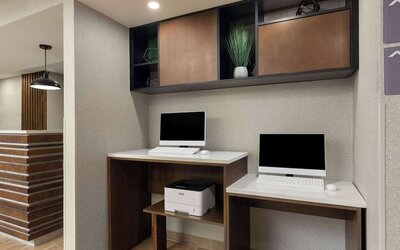 La Quinta Inn & Suites by Wyndham Santa Clarita - Valencia