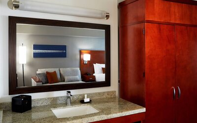 Courtyard by Marriott Los Angeles LAX/Century Boulevard