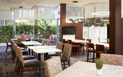 Courtyard by Marriott Los Angeles LAX/Century Boulevard