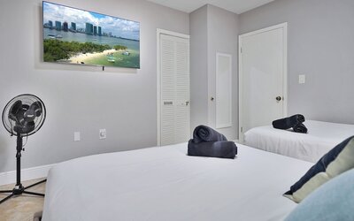 Happy Escape, 15 Min to Beach, Massage Shower Jets, Bar, and BBQ