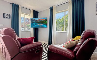 Happy Escape, 15 Min to Beach, Massage Shower Jets, Bar, and BBQ