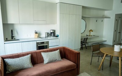 Reside Craftsman Los Angeles, a Wyndham Residence