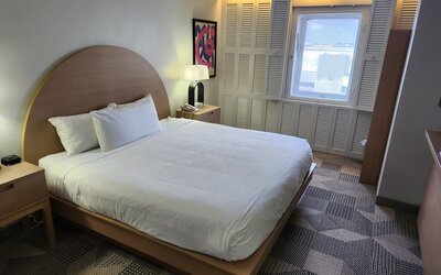 Standard Room, 1 Queen Bed