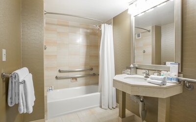 Omni Los Angeles Hotel at California Plaza