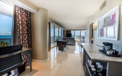 DoubleTree by Hilton Grand Hotel Biscayne Bay