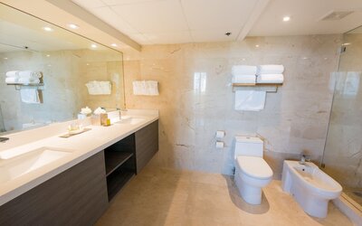 DoubleTree by Hilton Grand Hotel Biscayne Bay