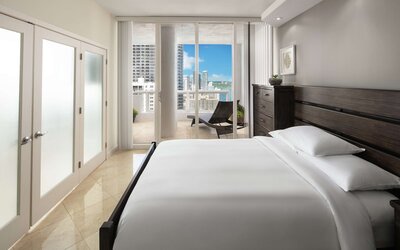 DoubleTree by Hilton Grand Hotel Biscayne Bay