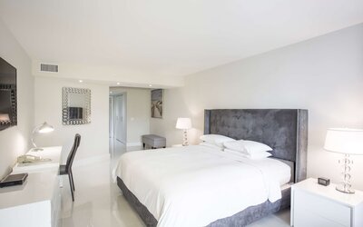DoubleTree by Hilton Grand Hotel Biscayne Bay