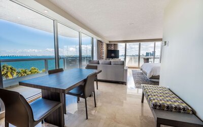 DoubleTree by Hilton Grand Hotel Biscayne Bay