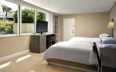 DoubleTree by Hilton Grand Hotel Biscayne Bay