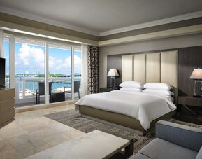 DoubleTree by Hilton Grand Hotel Biscayne Bay