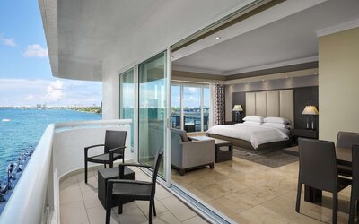 DoubleTree by Hilton Grand Hotel Biscayne Bay