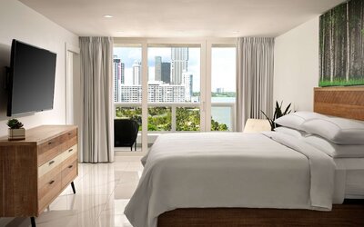 DoubleTree by Hilton Grand Hotel Biscayne Bay