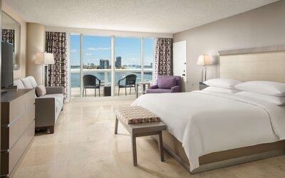 DoubleTree by Hilton Grand Hotel Biscayne Bay