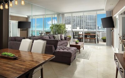 DoubleTree by Hilton Grand Hotel Biscayne Bay