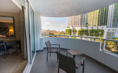 DoubleTree by Hilton Grand Hotel Biscayne Bay