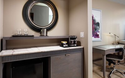 DoubleTree by Hilton Grand Hotel Biscayne Bay
