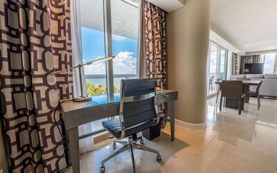 DoubleTree by Hilton Grand Hotel Biscayne Bay