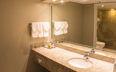 DoubleTree by Hilton Grand Hotel Biscayne Bay