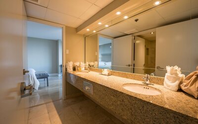 DoubleTree by Hilton Grand Hotel Biscayne Bay