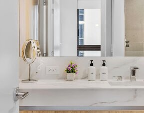 The Crosby Exclusive Condo - Pool & Gym