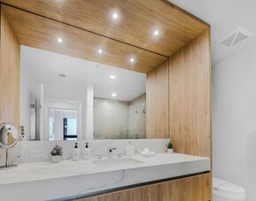 The Crosby Exclusive Condo - Pool & Gym