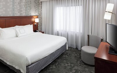 Courtyard by Marriott Miami at Dolphin Mall