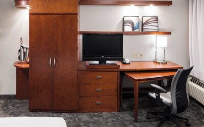 Courtyard by Marriott Miami at Dolphin Mall