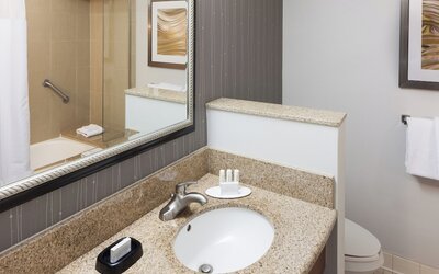 Courtyard by Marriott Miami at Dolphin Mall
