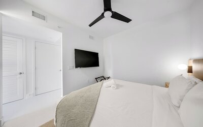 1-BD Condo in DTW Miami - City Views