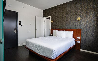 H Hotel