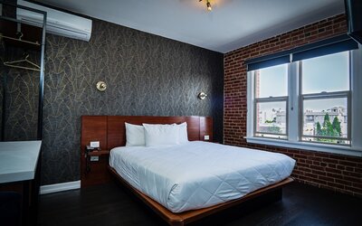 H Hotel