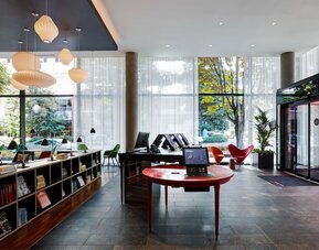 citizenM Los Angeles Downtown