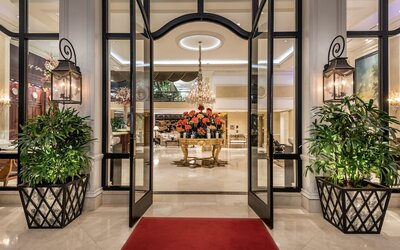 Beverly Hills Plaza Hotel & Spa