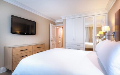 Beverly Hills Plaza Hotel & Spa