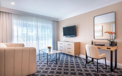 Beverly Hills Plaza Hotel & Spa