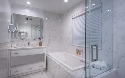 Beverly Hills Plaza Hotel & Spa