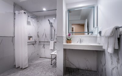 Beverly Hills Plaza Hotel & Spa