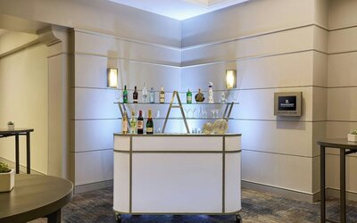 Renaissance Los Angeles Airport Hotel