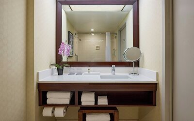 Renaissance Los Angeles Airport Hotel