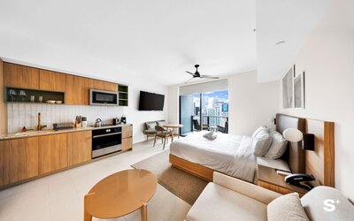 Chic & Cozy Downtown Studio - City Views