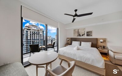 Chic & Cozy Downtown Studio - City Views