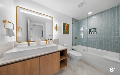 Chic & Cozy Downtown Studio - City Views