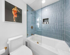 Chic & Cozy Downtown Studio - City Views