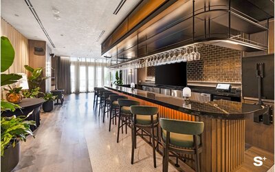 Chic & Cozy Downtown Studio - City Views