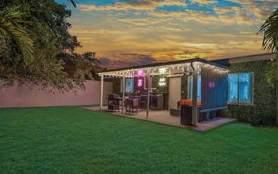 4 to 23 Guests GameRoom 2 Kitchens BAR BBQ