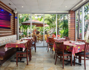 Courtyard Waikiki Beach