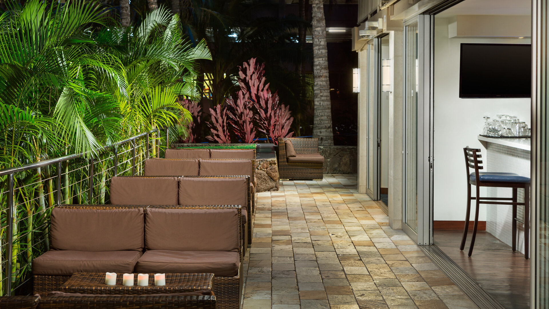 Courtyard Waikiki Beach