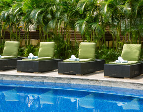 Courtyard Waikiki Beach