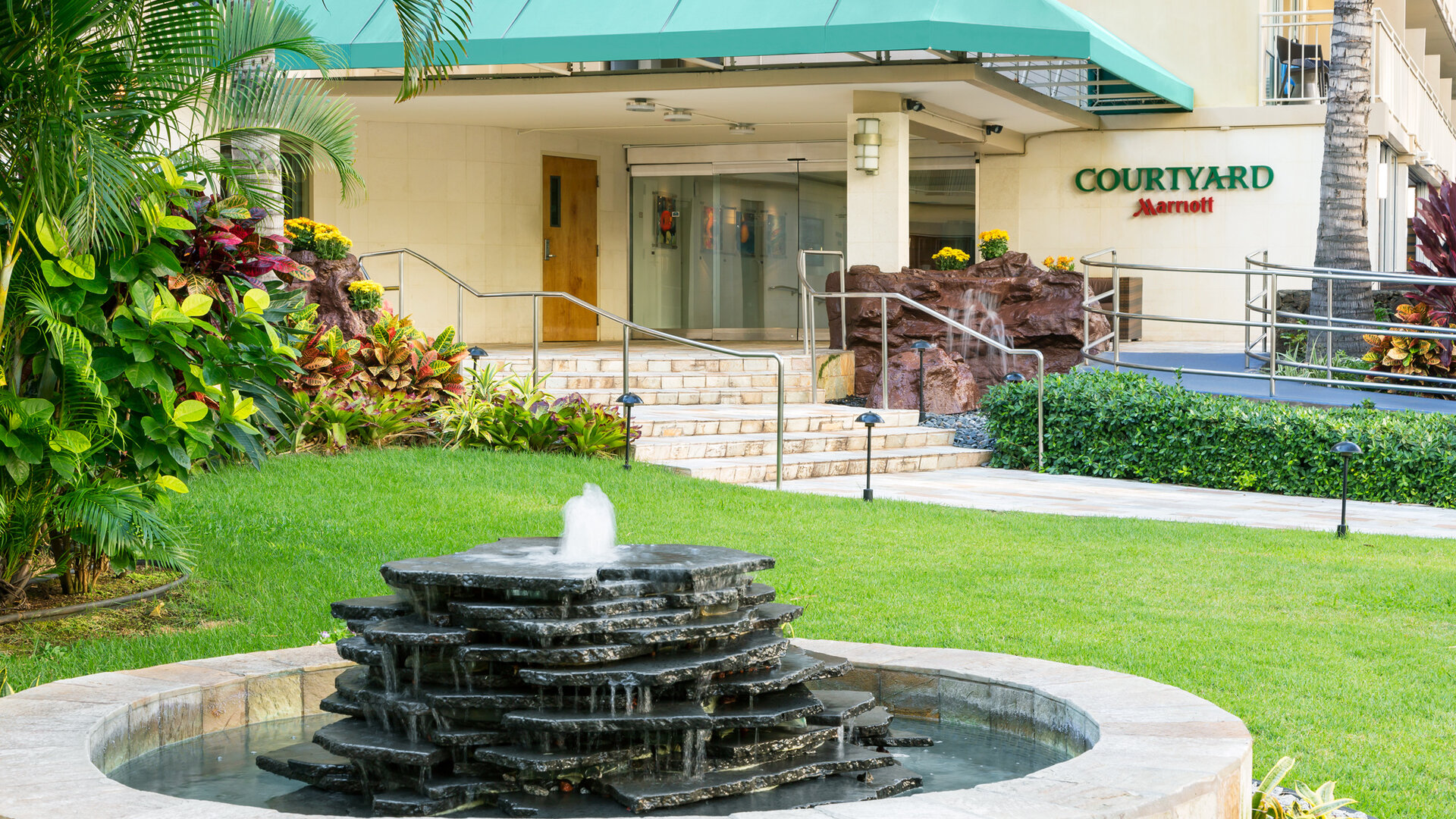Courtyard Waikiki Beach